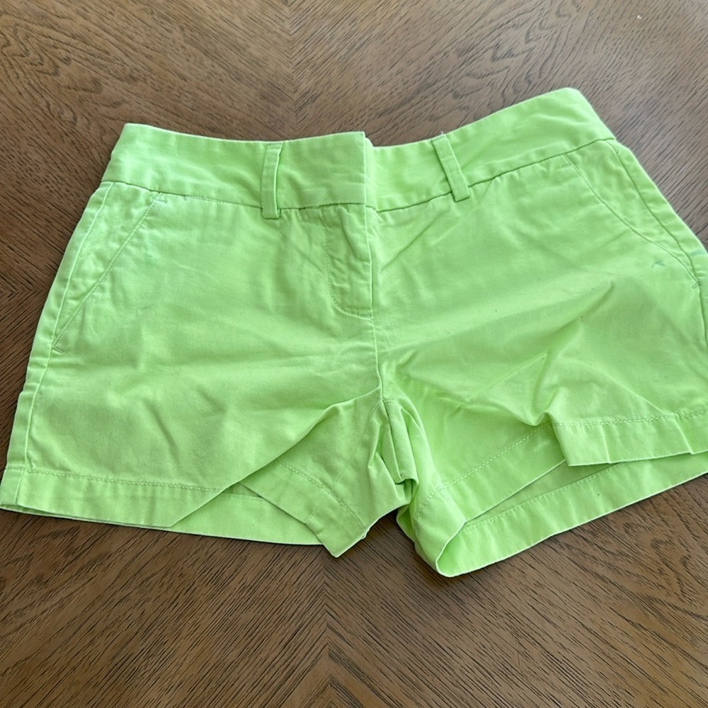 Woman’s Loft Bright Green Shorts Size 00